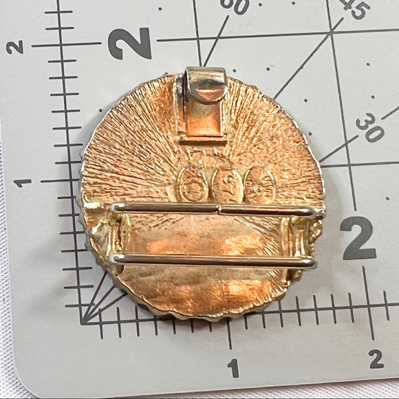 1975 Mimi Di N signed Medallion Belt buckle, 2 Tone design - Picture 4 of 6